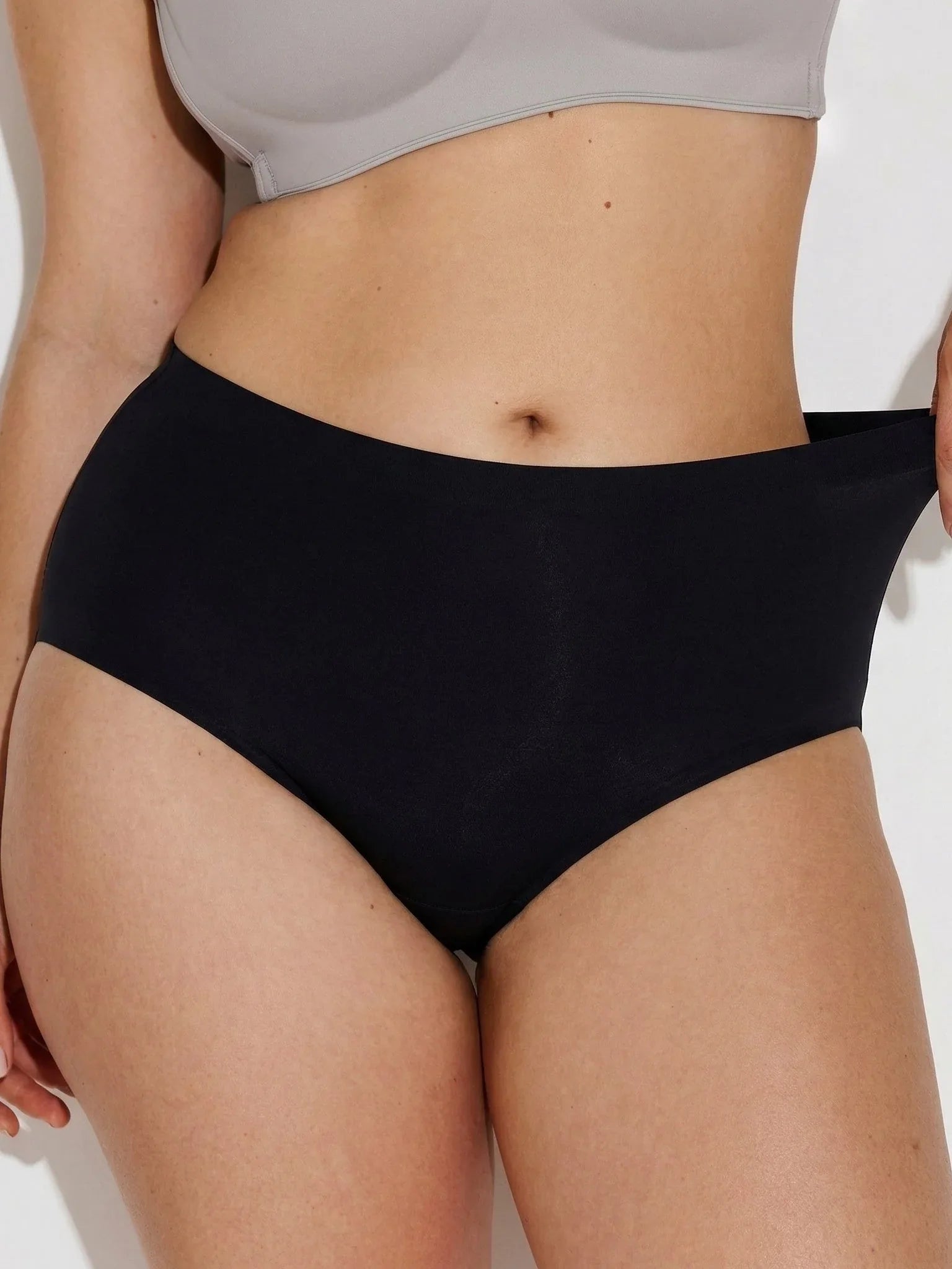 softline-briefs-obsidian-seamless-no-show-panties-with-cotton-gusset-8209365 - ILARIA Intimates
